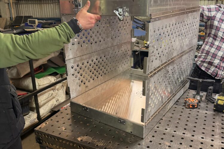 Складная клетка для собак с высокой тревожностью из алюминия от 62.2×47.0×58.4 см
