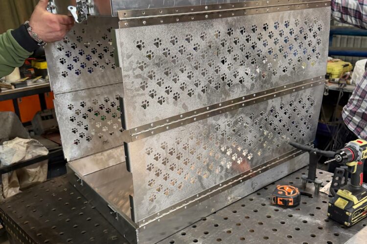 Складная клетка для собак с высокой тревожностью из алюминия от 62.2×47.0×58.4 см