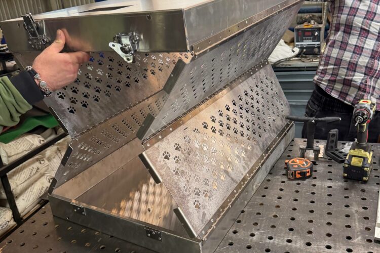Складная клетка для собак с высокой тревожностью из алюминия от 62.2×47.0×58.4 см